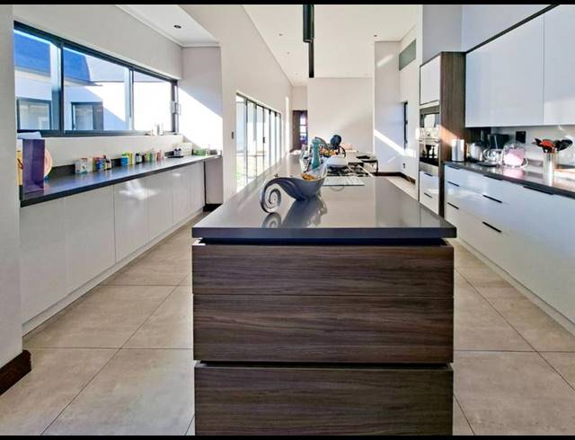 4 BEDROOM HOUSE FOR SALE IN MIDSTREAM ESTATE